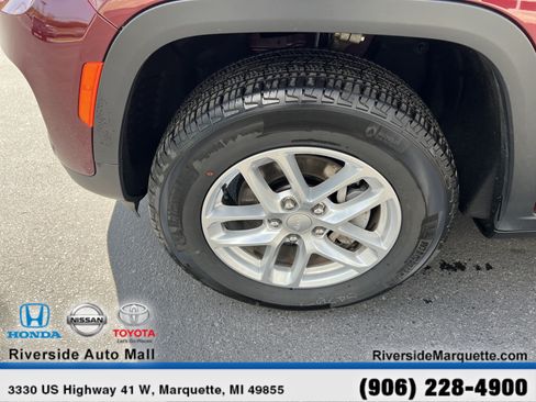 Used 2025 Jeep Grand Cherokee Laredo X w/ Luxury Tech Group I AWD/4WD image 11