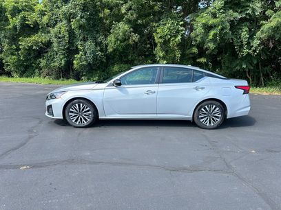 Used 2024 Nissan Altima 2.5 SV