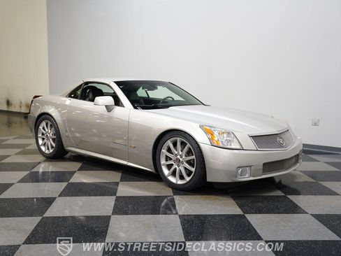 Used 2006 Cadillac XLR V image 16