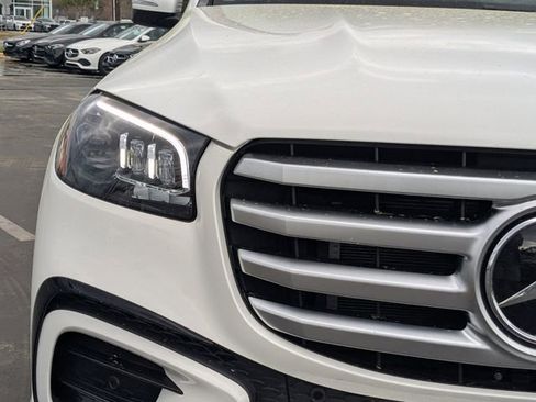 Used 2025 Mercedes-Benz GLS 450 4MATIC image 11