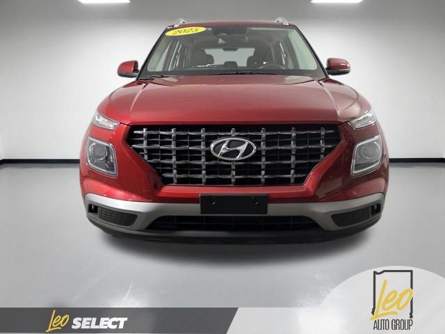 Used 2025 Hyundai Venue SEL FWD image 2