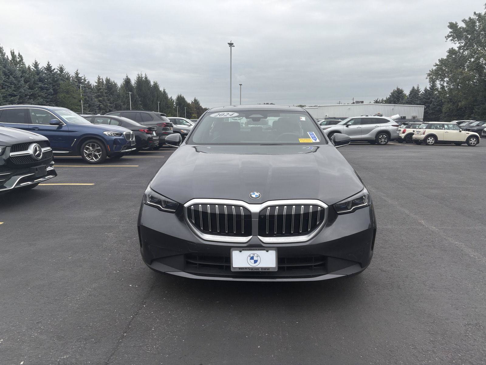 Used 2024 BMW 530i xDrive w/ Premium Package AWD/4WD image 2