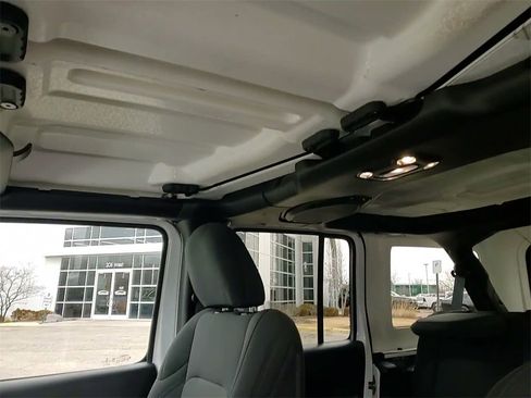 Used 2022 Jeep Wrangler Unlimited Sport image 32