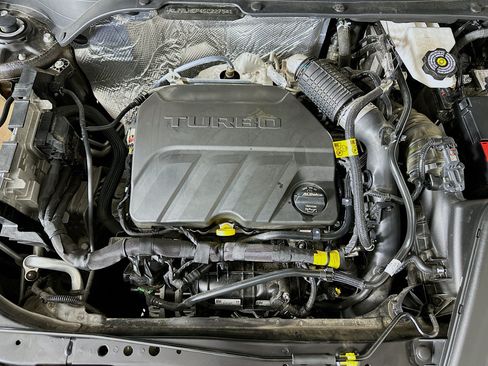 Used 2025 Chevrolet Trax LT FWD image 30