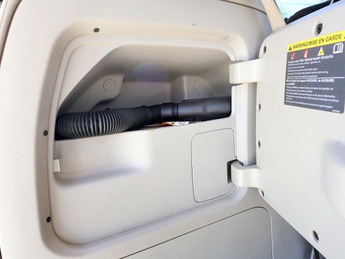 Used 2017 Chrysler Pacifica Limited w/ UConnect Theater Package image 33