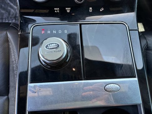 Used 2018 Land Rover Range Rover Velar R-Dynamic SE AWD/4WD image 13