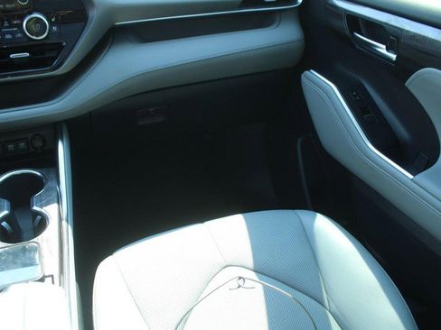 Certified 2020 Toyota Highlander Limited image 14