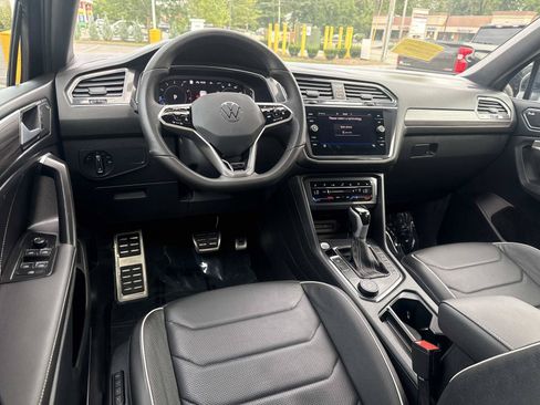 Certified 2024 Volkswagen Tiguan SEL R-Line AWD/4WD image 16