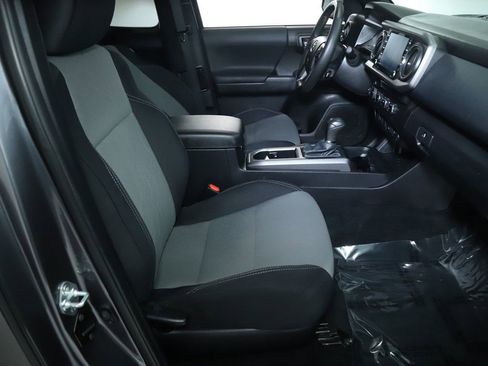 Used 2022 Toyota Tacoma TRD Sport image 33