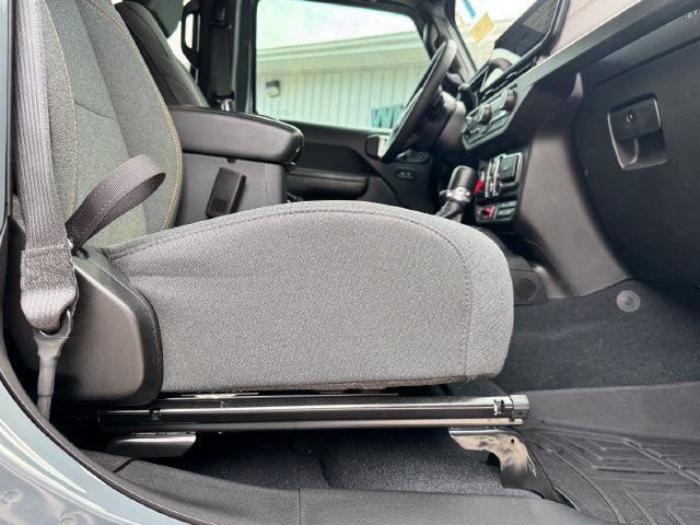 Used 2024 Jeep Wrangler Unlimited Sport AWD/4WD image 28