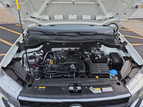 Used 2022 Volkswagen Taos SE image 9