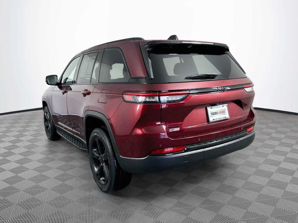 Certified 2025 Jeep Grand Cherokee Altitude AWD/4WD image 8