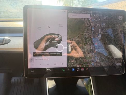 Used 2018 Tesla Model 3 Long Range RWD image 22