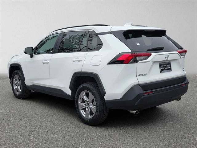Used 2025 Toyota RAV4 XLE AWD/4WD image 5