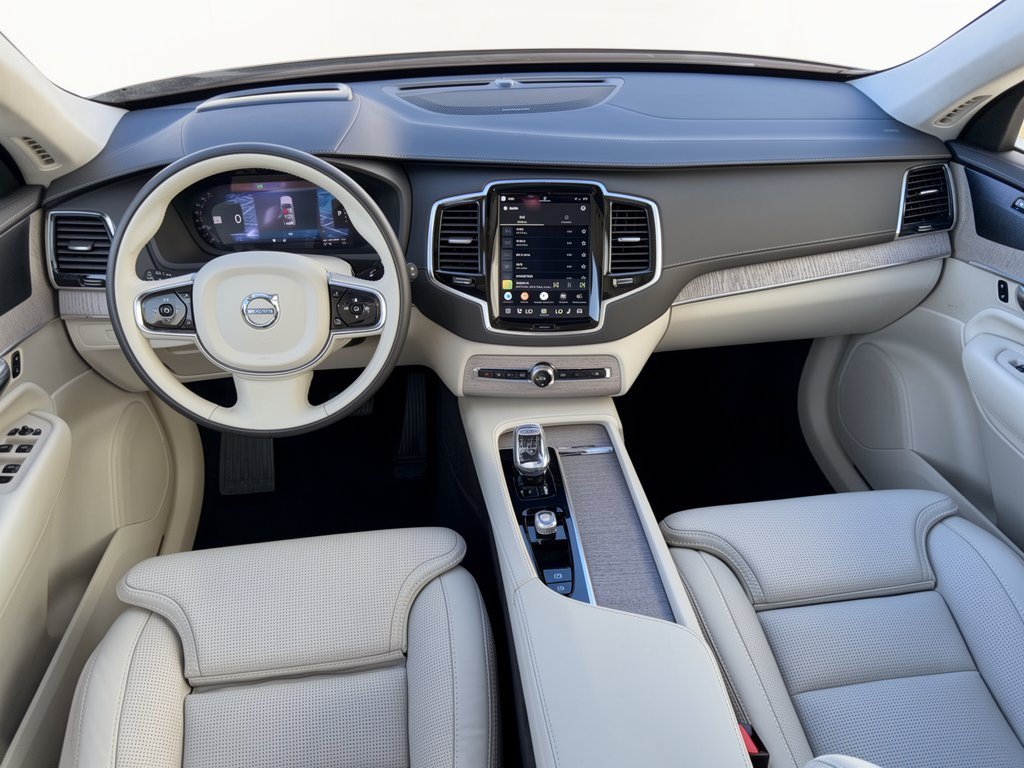 Certified 2025 Volvo XC90 T8 Ultra w/ Lounge Package AWD/4WD image 17