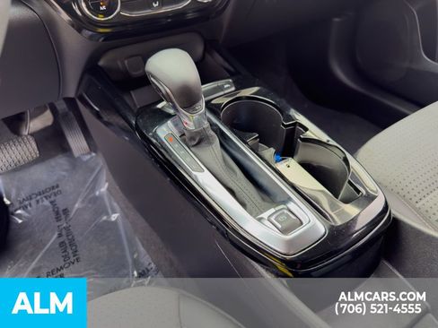 Used 2025 Chevrolet Trax LT FWD image 8