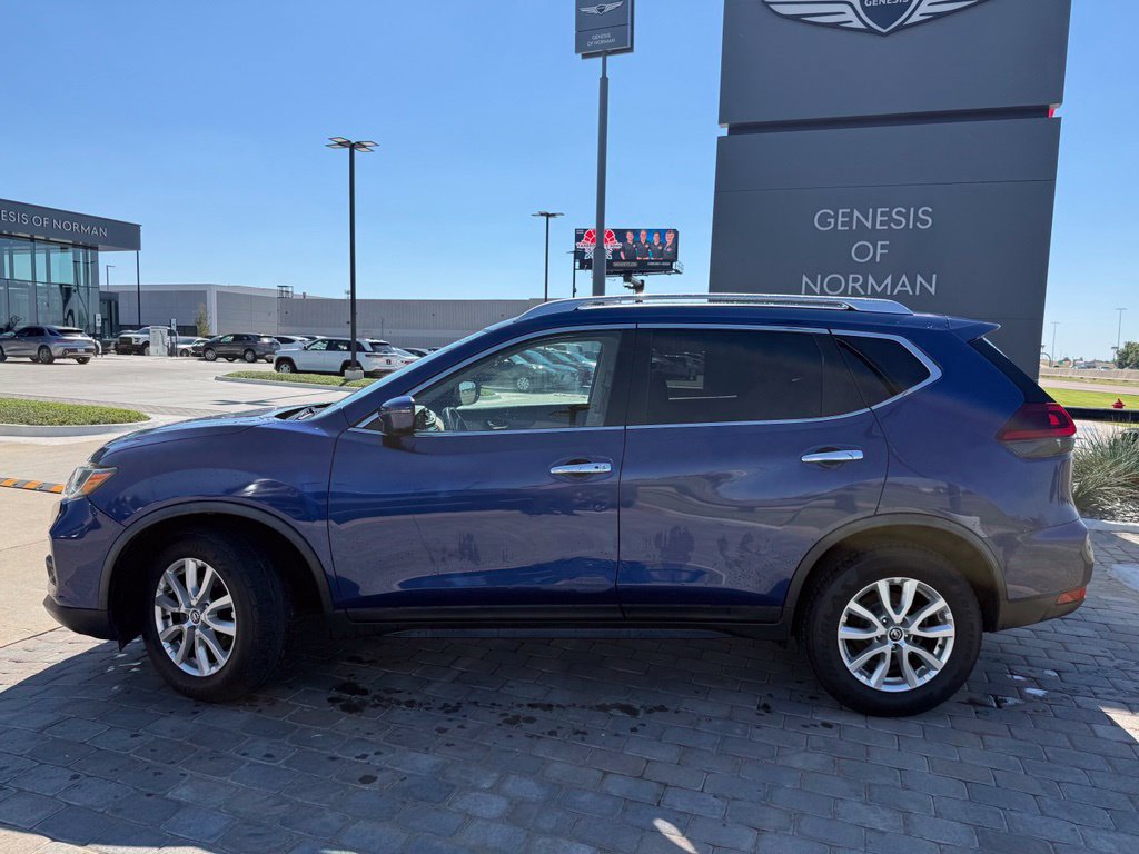 Used 2020 Nissan Rogue SV FWD image 2