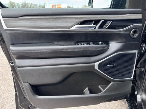 Used 2024 Jeep Wagoneer L Series II w/ Flexible Seating Group image 9