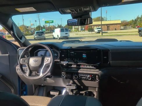 Used 2023 Chevrolet Silverado 1500 ZR2 image 44