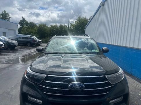 Used 2022 Ford Explorer XLT w/ Equipment Group 202A AWD/4WD image 3
