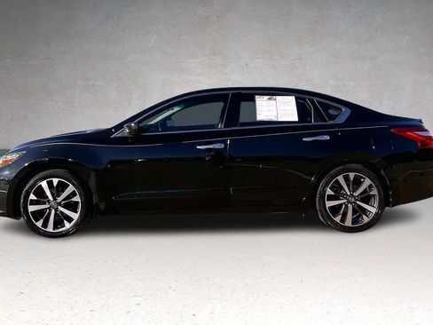Used 2017 Nissan Altima 2.5 SR image 3