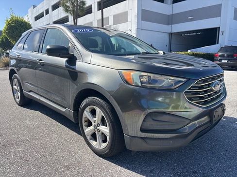 Used 2019 Ford Edge SE image 1