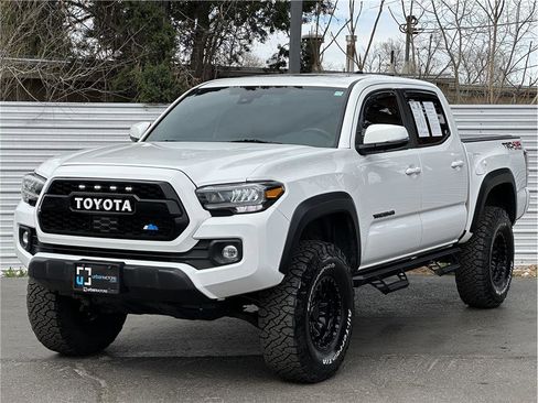 Used 2023 Toyota Tacoma TRD Off-Road w/ TRD Premium Off Road Package image 6
