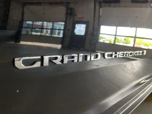 Used 2023 Jeep Grand Cherokee L Laredo AWD/4WD image 14