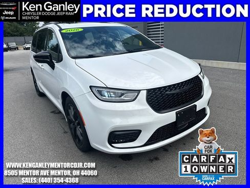 Used 2025 Chrysler Pacifica Limited FWD image 1