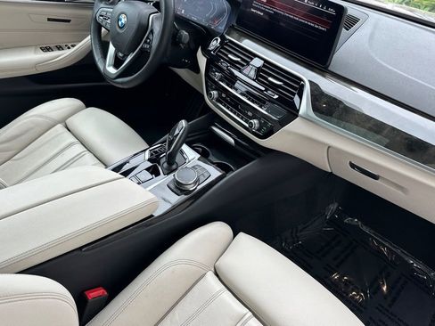 Used 2023 BMW 530i w/ Premium Package RWD image 16