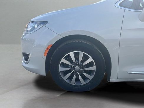 Used 2020 Chrysler Pacifica Touring-L Plus w/ Advanced Safetytec Group image 9