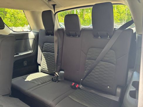 Used 2025 Nissan Pathfinder SV FWD image 33