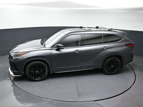 Used 2023 Toyota Highlander XSE image 32