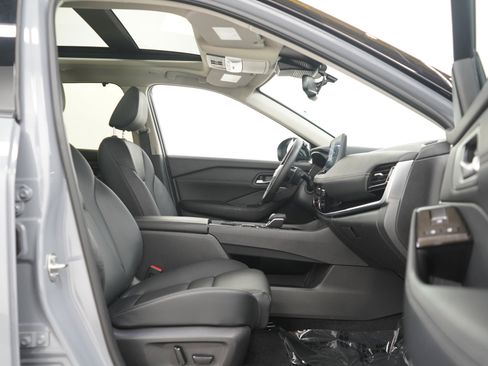 Used 2025 Nissan Rogue SL w/ SL Premium Package AWD/4WD image 11