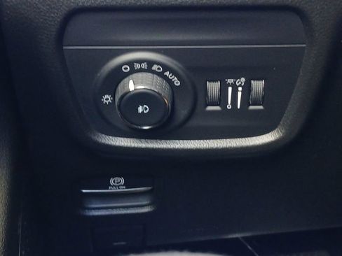 Used 2023 Jeep Grand Cherokee L Summit w/ High Altitude Package AWD/4WD image 11