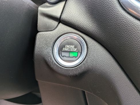Used 2018 Chevrolet Equinox LT FWD image 31