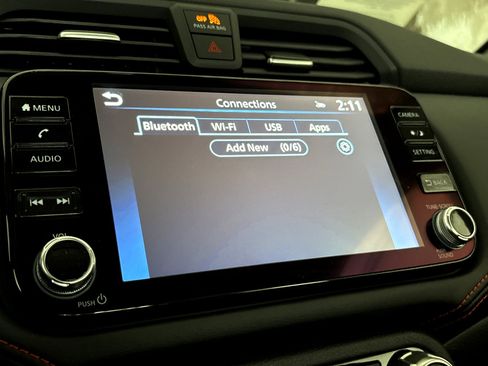 New 2025 Nissan Versa SR w/ Trunk Package image 5