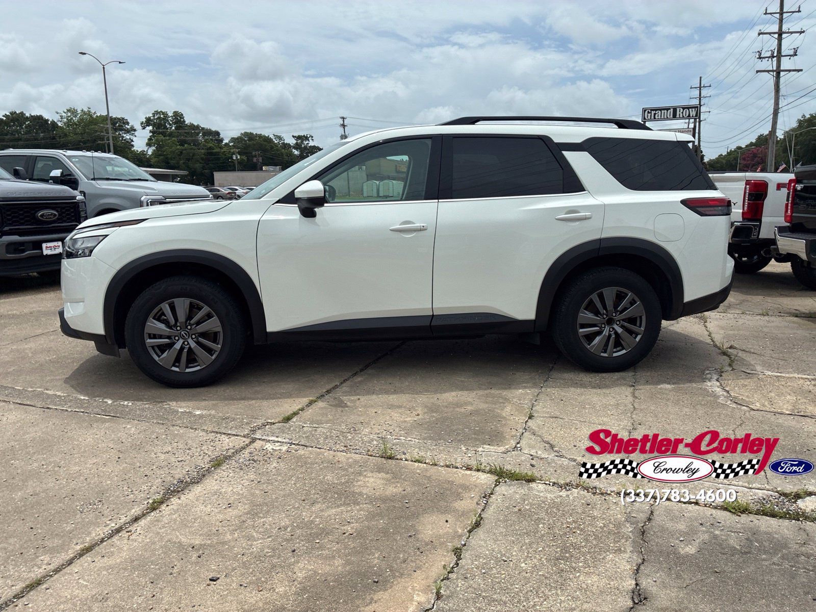 Used 2024 Nissan Pathfinder SV FWD image 8