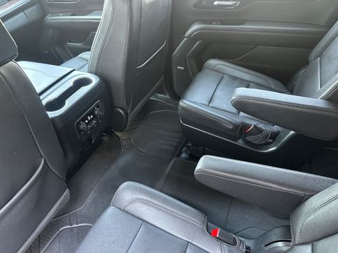 Used 2025 Chevrolet Suburban Z71 w/ Z71 Off-Road Package AWD/4WD image 4