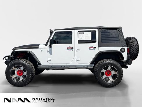 Used 2016 Jeep Wrangler Unlimited Rubicon w/ Connectivity Group AWD/4WD image 2