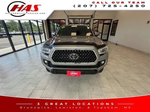 Used 2018 Toyota Tacoma TRD Off-Road AWD/4WD image 10