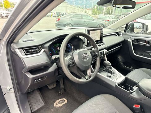 Used 2025 Toyota RAV4 XLE AWD/4WD image 11