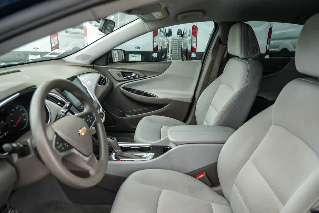 Used 2020 Chevrolet Malibu LT FWD image 17