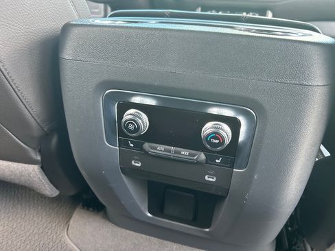 Used 2022 GMC Yukon Denali RWD image 24