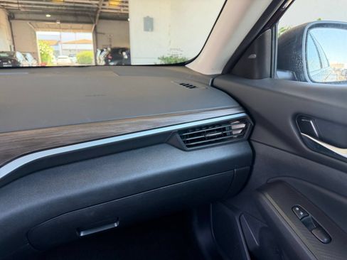 Used 2025 Nissan Altima 2.5 SV FWD image 35