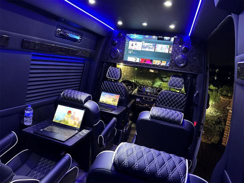 Used 2024 Mercedes-Benz Sprinter 2500 image 2