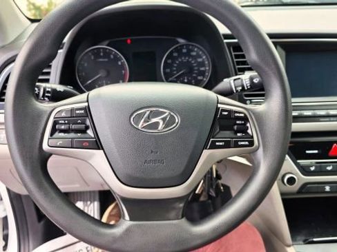 Used 2017 Hyundai Elantra SE FWD image 13