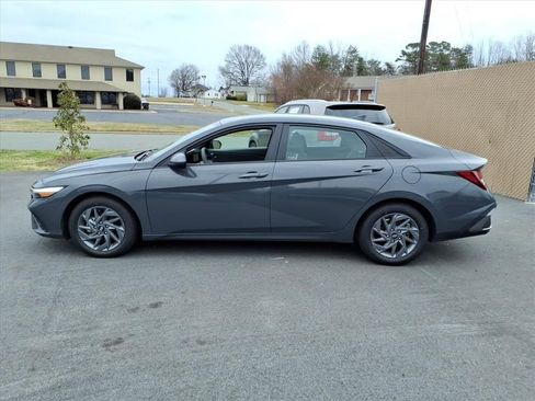 Certified 2024 Hyundai Elantra SEL image 22