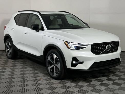 Used 2026 Volvo XC40 B5 Plus w/ Climate Package AWD/4WD image 2
