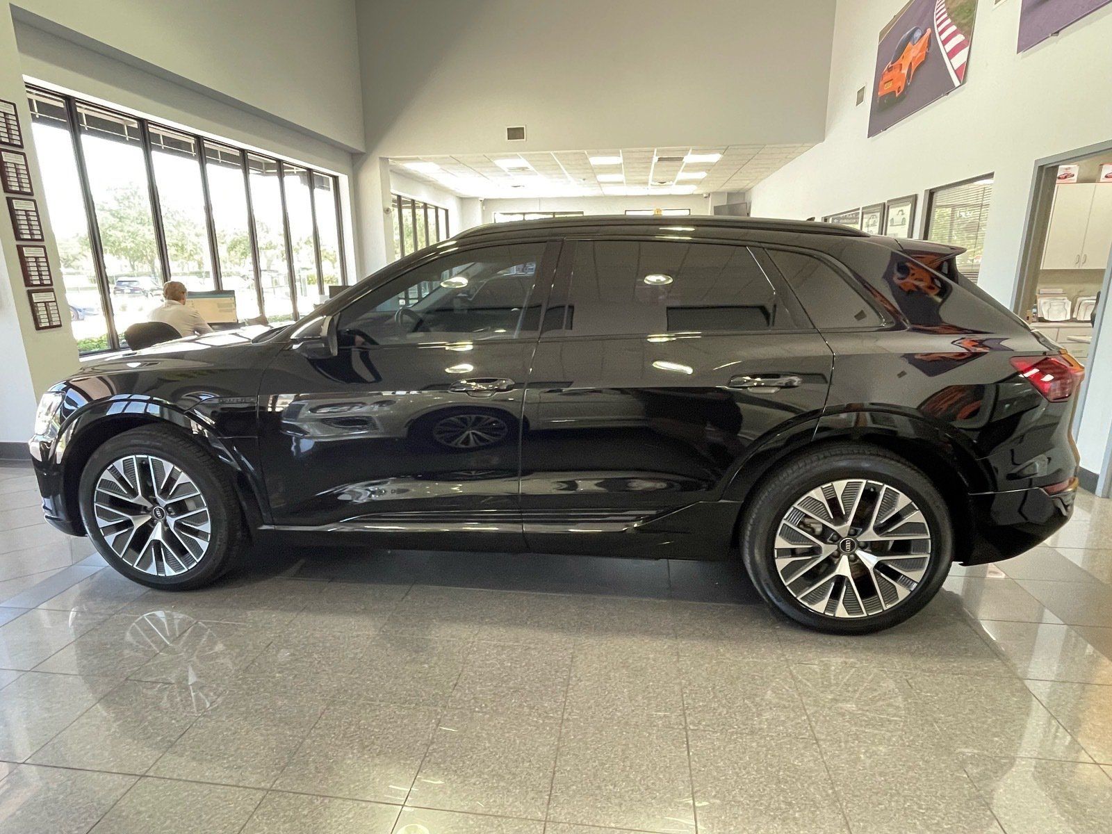 Used 2024 Audi Q8 e-tron Premium Plus w/ Premium Plus Package AWD/4WD image 2